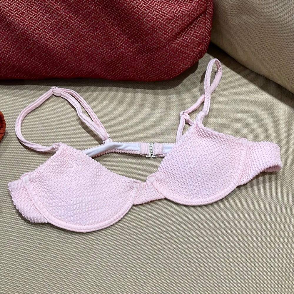 Beautiful and light bikini 👙 top